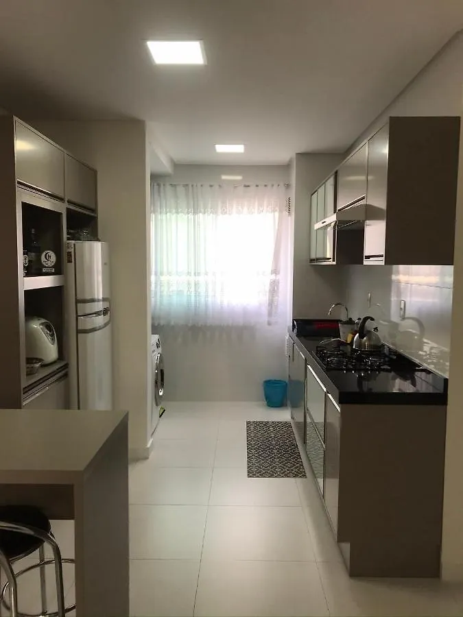 Apartamento 2 Dormitorios A 300 Metros Do Mar Na Meia Praia - Itapema-Sc Итапема