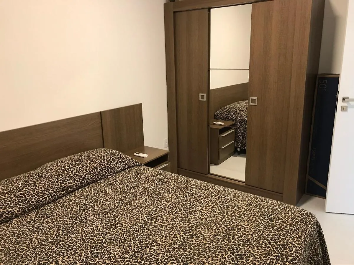 Apartamento 2 Dormitorios A 300 Metros Do Mar Na Meia Praia - Itapema-Sc Апартаменты Итапема